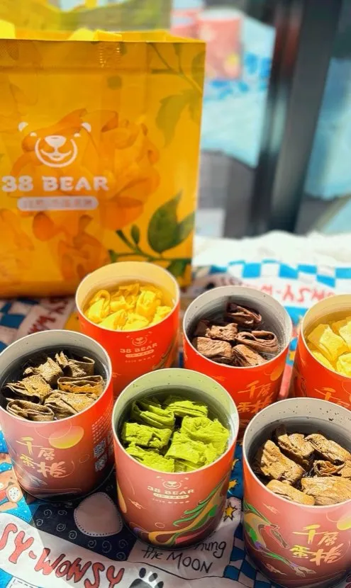 香港旅客開箱：多口味千層蛋捲